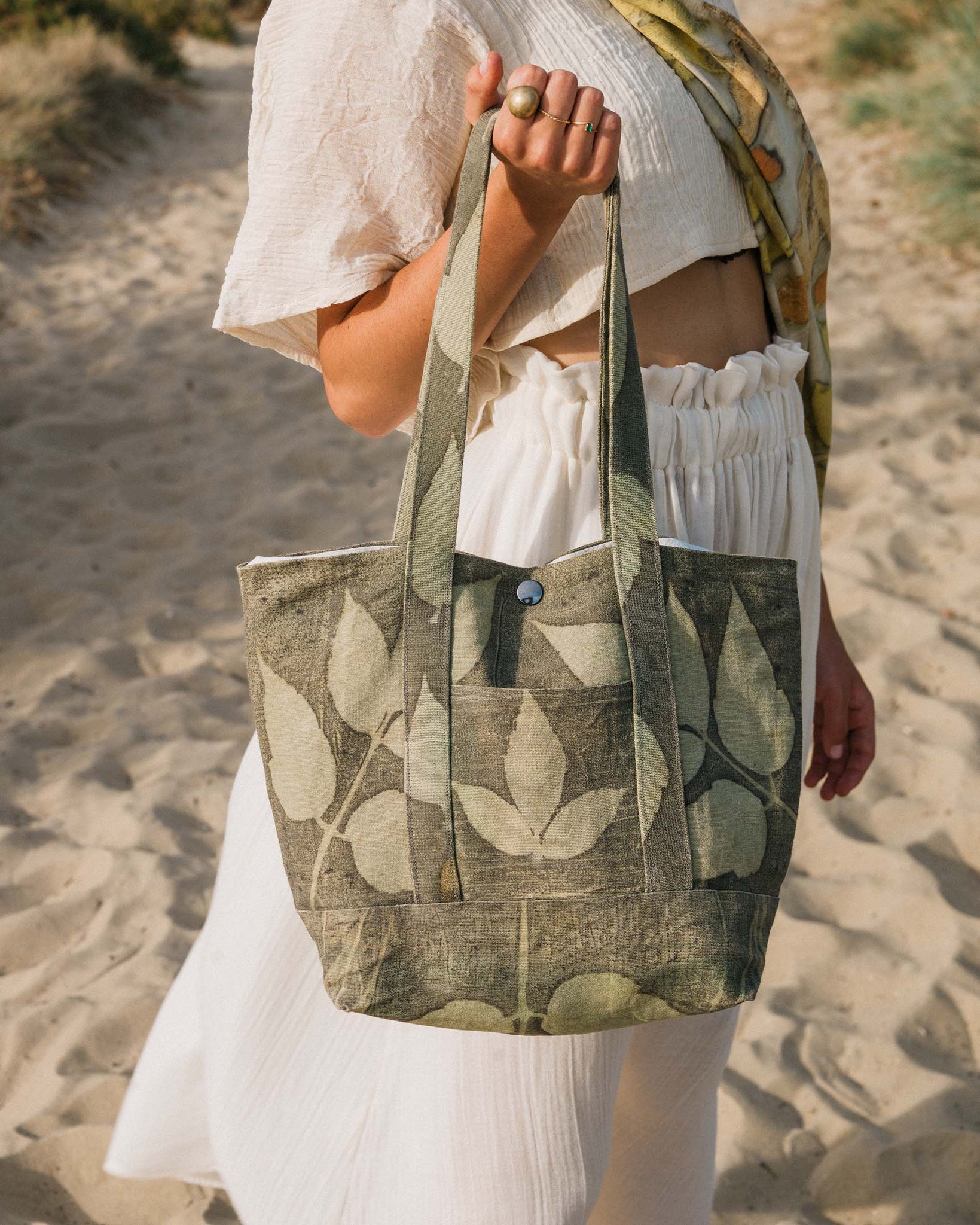 Tote bag made from hemp and naturally dyed using leaves